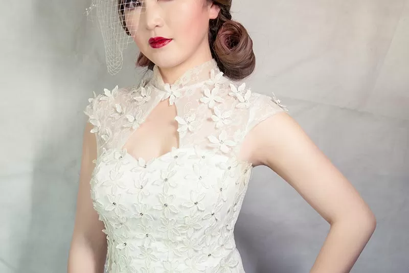 上门化妆一般多少钱收费，免费简单海报模板哪里能找到？