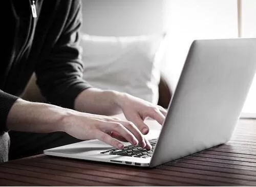 兼职副业每月400元，下班后上班族真能赚到吗？适合宝妈做吗？