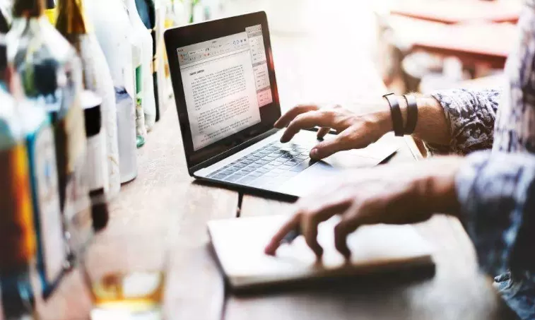 做保洁的都在搞副业吗？月入过万容易吗？长期做会有危害吗？