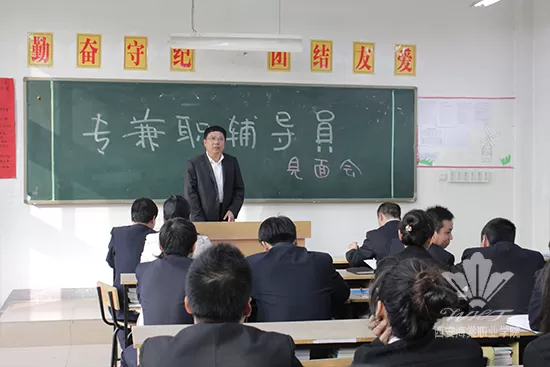 想申请云南大学兼职辅导员，需要什么理由，待遇又怎么样？