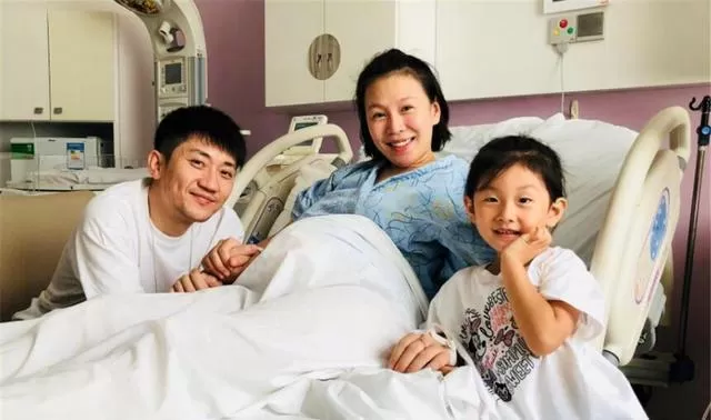 二胎宝妈跑外卖兼职让人心疼，坐办公室晚上做啥更合适？