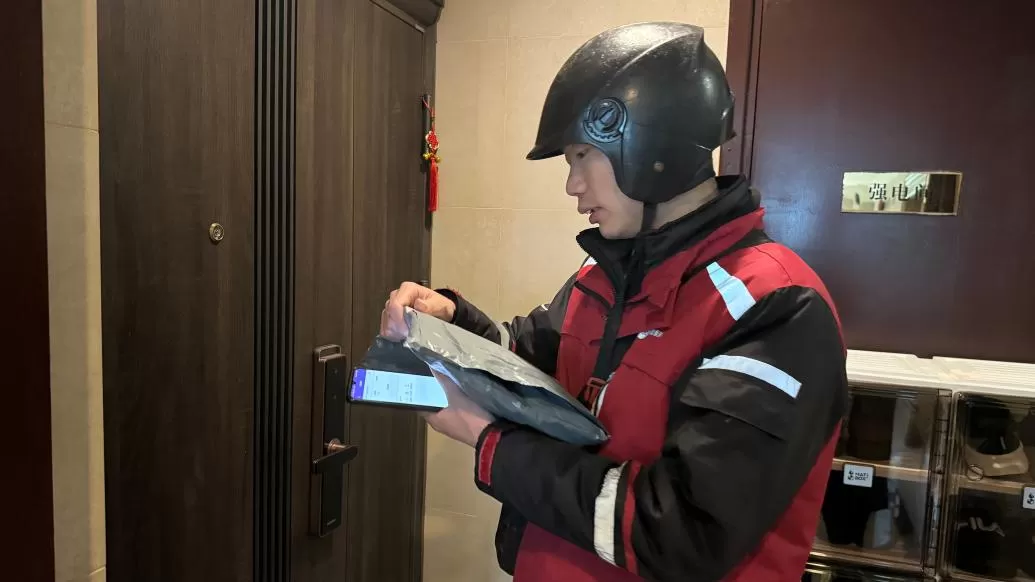 快递员闲时做啥副业不影响工作，驿站旁还能干点啥赚钱？