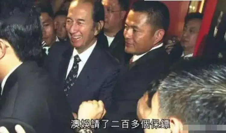 保镖韩国电影里富豪出差保镖叫醒，拿伞救夫人叫什么？