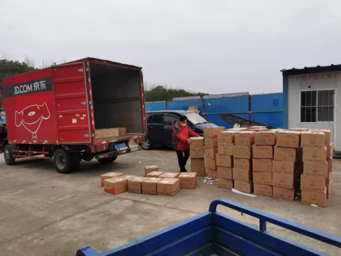 买了小货车怎么找副业赚钱？证件保险牌子这些要注意吗？