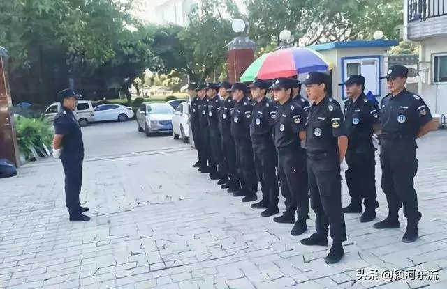 保安捡垃圾兼职当副业，这事儿靠谱不靠谱？真能致富吗？