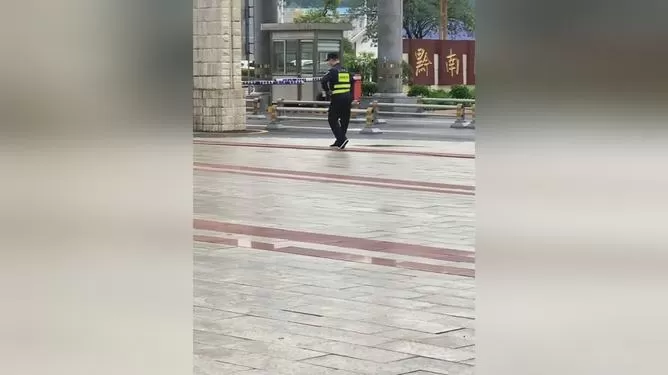 保安大叔的副业都有啥？短剧跳舞相亲也算传奇副业吗？