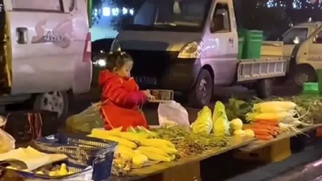 上班族女生晚上下班摆摊做什么简单手工副业好做又好卖又受欢迎？