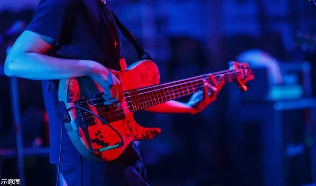 乐队都是副业吗，成员都能唱歌，一起搞副业真的靠谱吗？