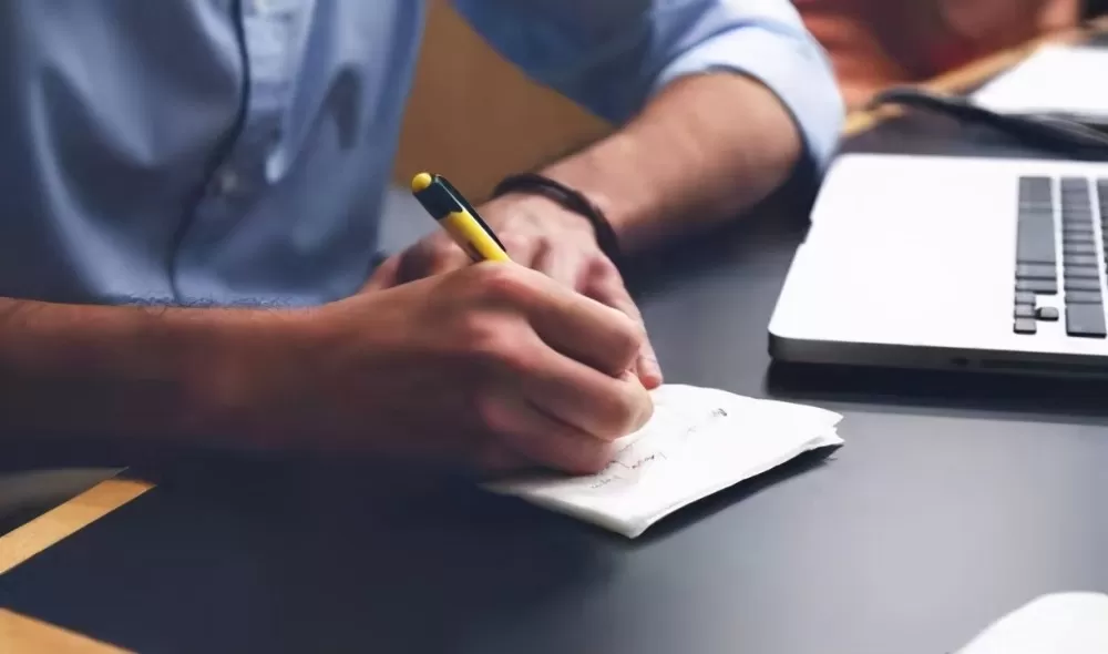 上班族副业选择什么比较好又赚钱又靠谱又不会影响工作还容易上手？