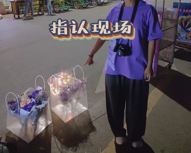 女生下班摆摊卖花搞副业兼职，到底能不能赚点零花钱呀？