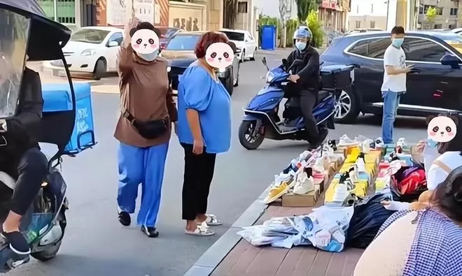 女生下班摆摊副业多吗？晚上适合卖什么小生意比较受欢迎？