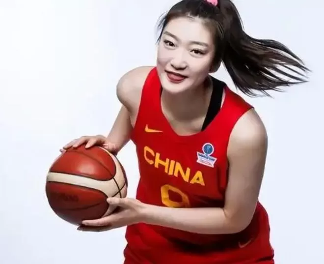 你知道领队都是做什么的吗？兼职篮球民兵旅游这些活儿？