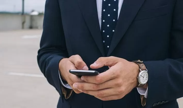 上班族做服装副业,怎么找靠谱货源又适合自己又比较好做?