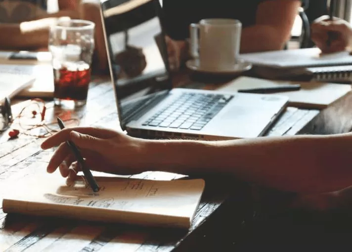 上班族做副业的初衷是什么，适合在家做哪些不耽误工作的？