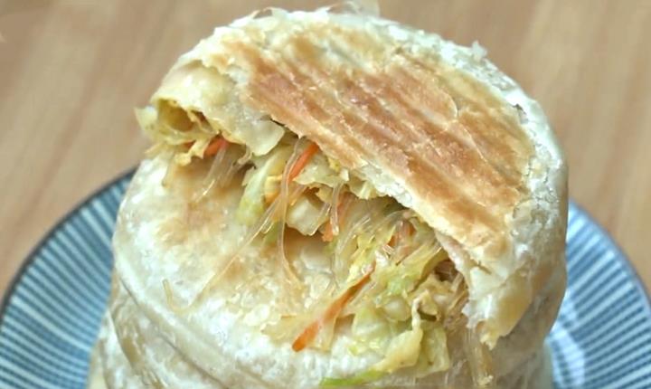5分钟学会刷粉丝包菜包子，外酥里鲜超满足！