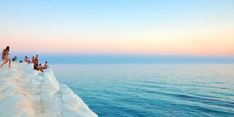 深夜居家办公场景